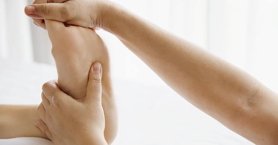 Hướng dẫn cách bấm huyệt trị ho, viêm họng đơn giản